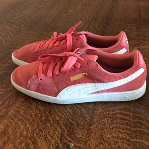 Puma Sneakers ! Lightly used - good condition ✨